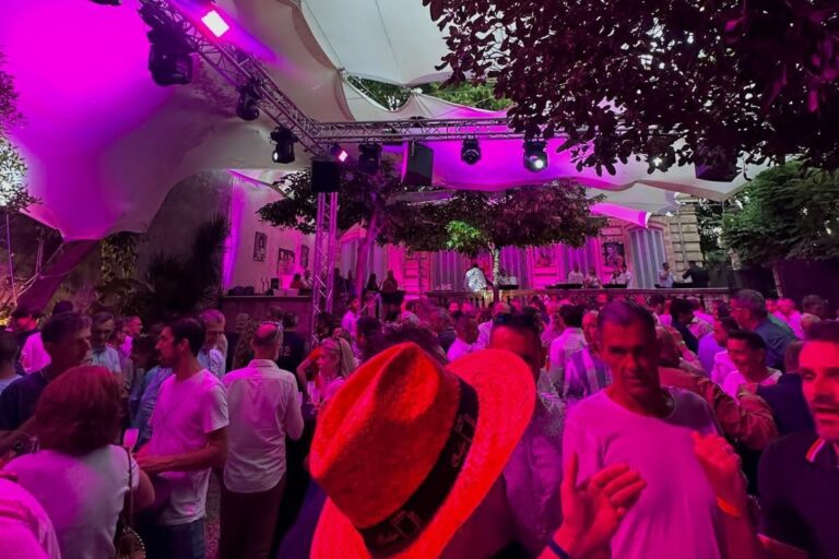 Féria de Nîmes Pentecôte 2026 Carré Rose Alpha Détection